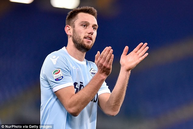 De Vrij xác nhận sẽ chia tay Lazio vào cuối mùa này Hình ảnh: De Vrij xác nhận sẽ chia tay Lazio vào cuối mùa này