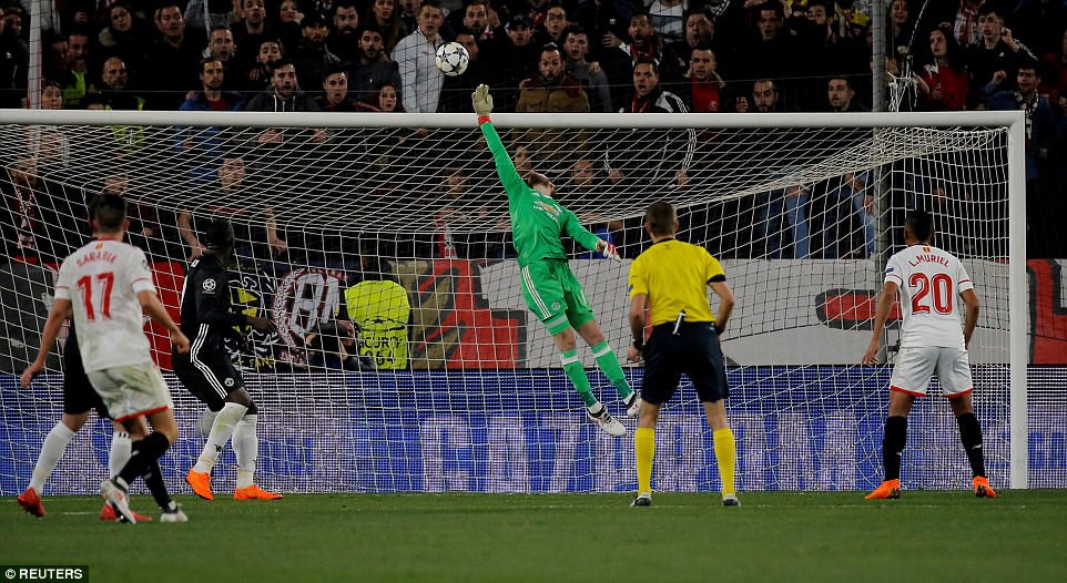 Video: De Gea lập kỷ lục giúp MU thoát hiểm trước Sevilla