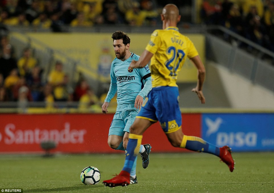 Messi lập kỳ tích sút phạt, Barca vẫn bị cầm hòa đáng tiếc