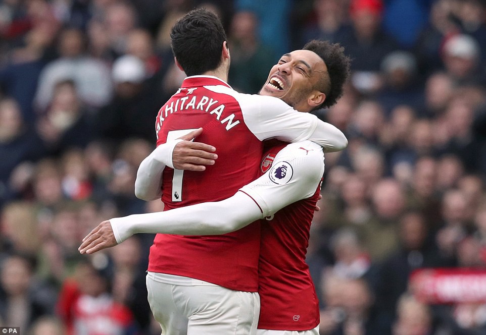 Video: Arsenal thiết lập loạt kỷ lục "khủng" khi đè bẹp Watford