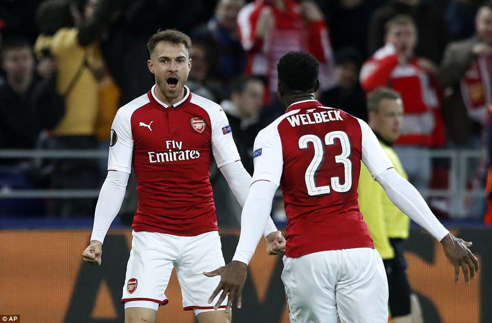 Thoát hiểm tại Moscow nhờ Welbeck và Ramsey, Arsenal vào BK Europa League