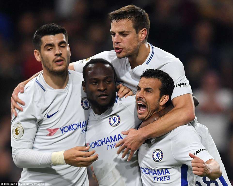Video: Moses giúp Chelsea hạ Burnley, Conte có cột mốc đẹp