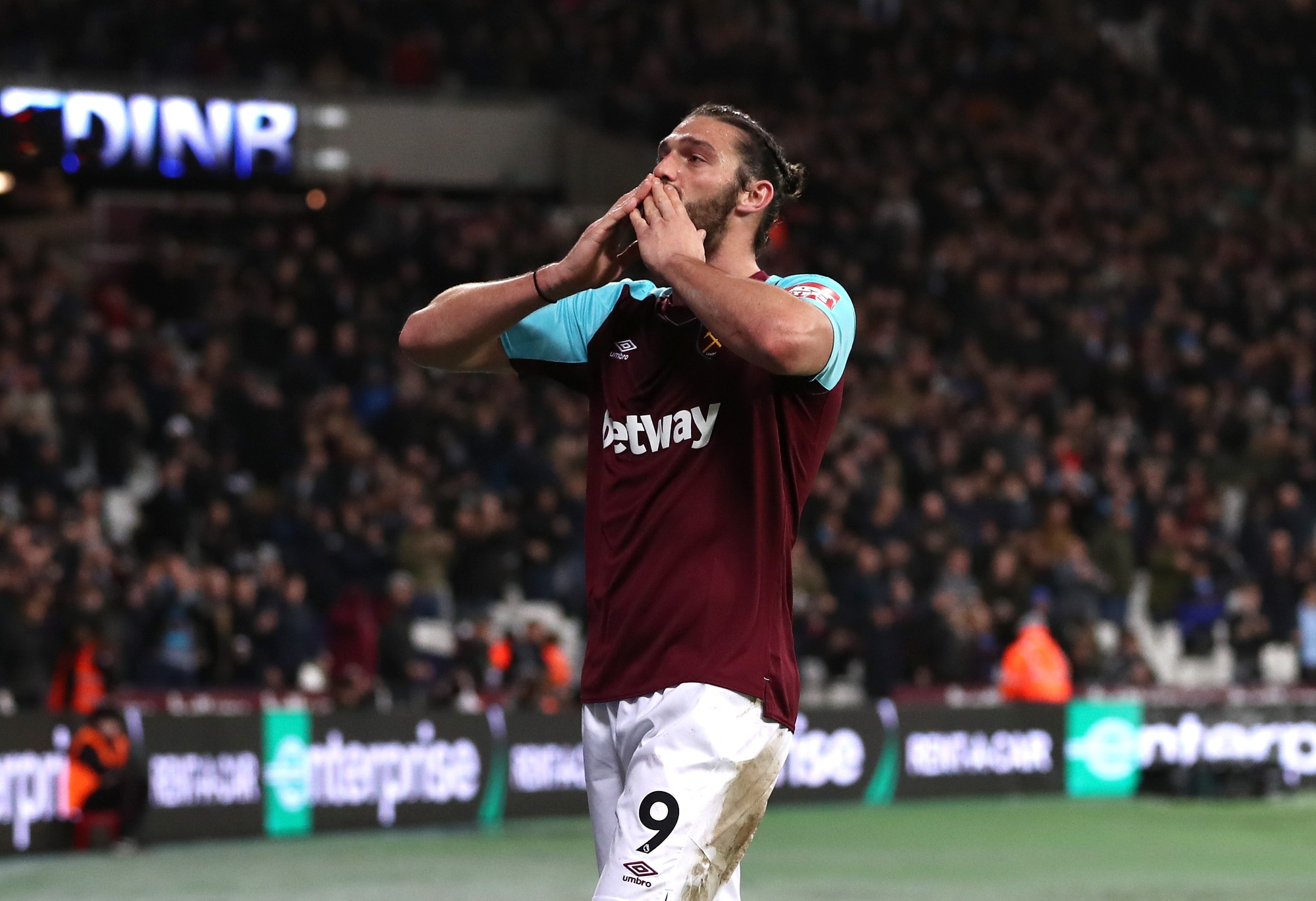Andy Carroll là phương án mà Conte nhắm đến để giải quyết vấn đề trên hàng công Hình ảnh: Andy Carroll là phương án mà Conte nhắm đến để giải quyết vấn đề trên hàng công