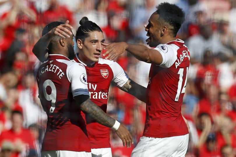 Video: Arsenal nghiền nát Burnley trong ngày chia tay Emirates của HLV Wenger