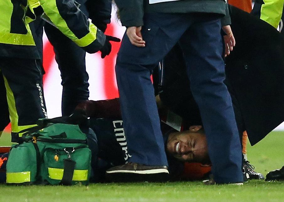 Neymar dính phải một chấn thương nặng trong trận đấu đêm qua Hình ảnh: Neymar dính phải một chấn thương nặng trong trận đấu đêm qua