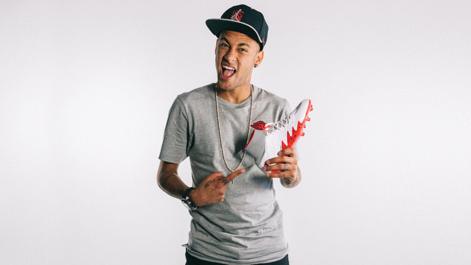 Tin bóng đá ngày 13/3: Báo TBN tiết lộ Nike hỗ trợ Real tiền mua Neymar