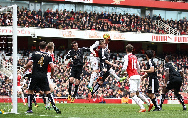 Góc chiến thuật: Arsenal thắng nhờ… bóng dài
