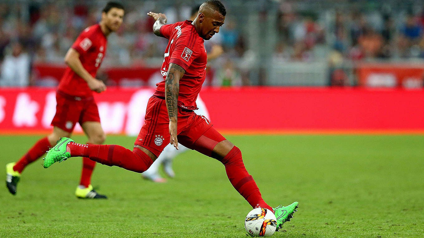 Boateng sở hữu khả năng chuyền dài cực kỳ đáng nể Sự tiến hóa của các trung vệ hiện đại (phần 1)