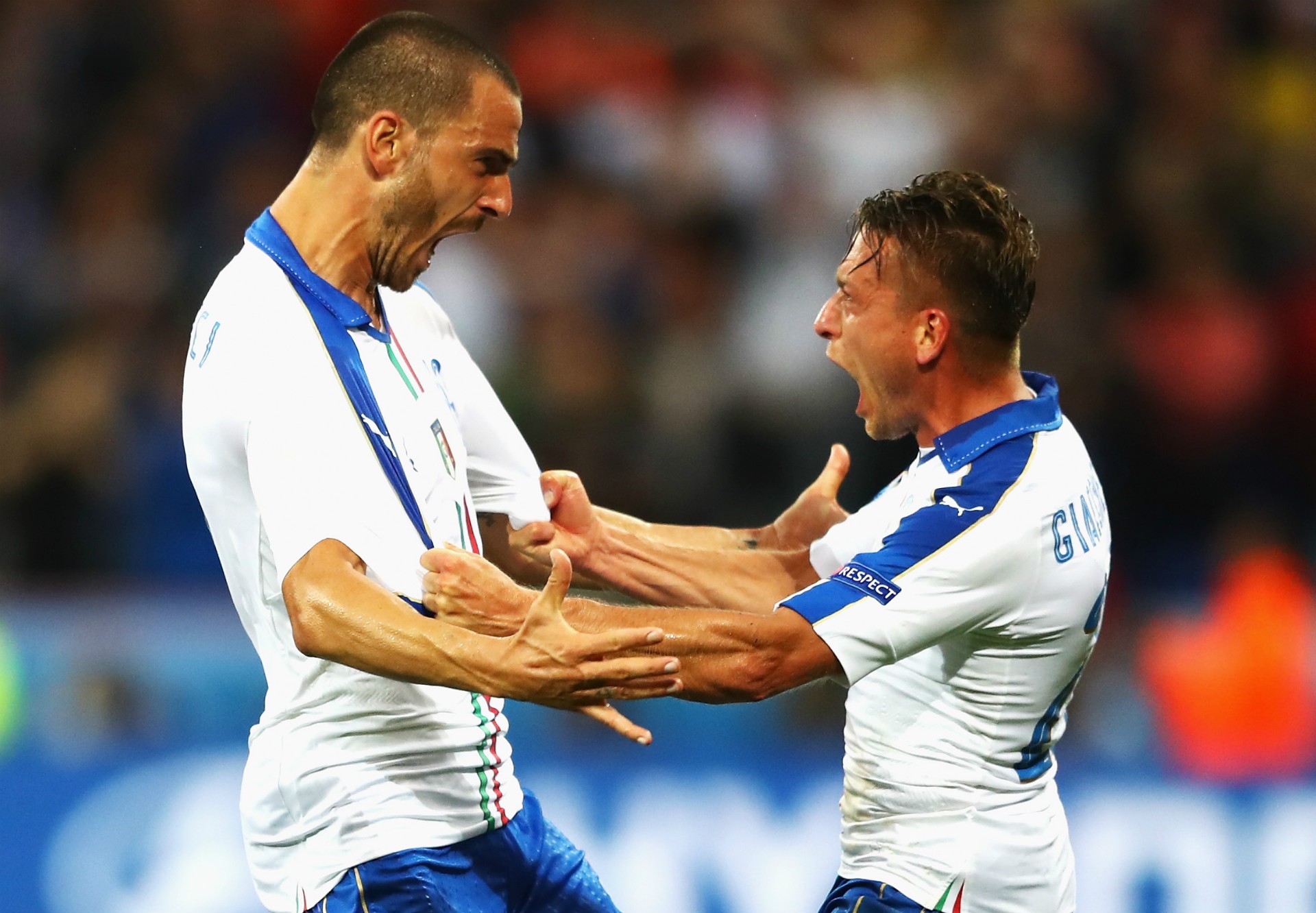Bonucci (trái) là một chuyên gia kiến tạo từ xa Sự tiến hóa của các trung vệ hiện đại (phần 1)
