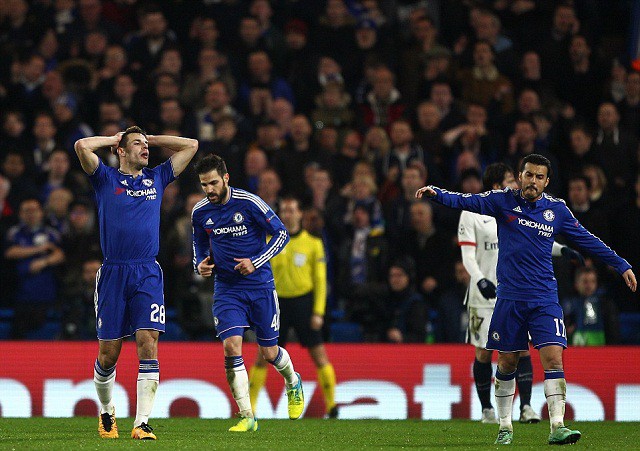 Nghịch l&yacute;: Man City v&agrave; sứ mệnh giải cứu Premier League