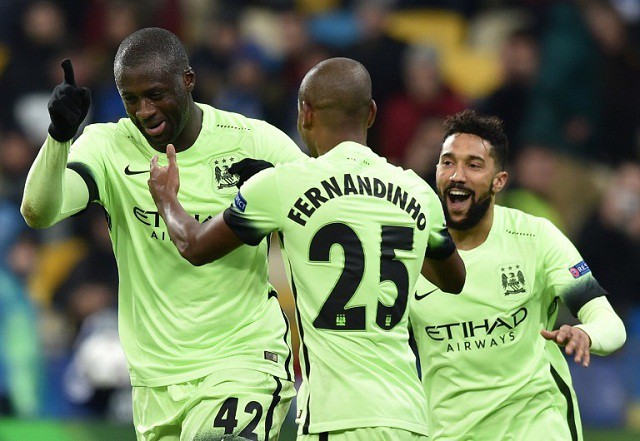 Fernandinho đá cánh: Giải pháp mới cho Man City
