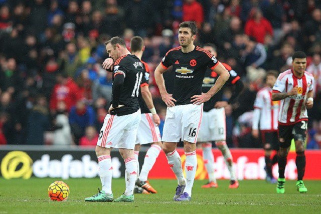 Góc chiến thuật: Khi Schneiderlin “giẫm chân” Carrick