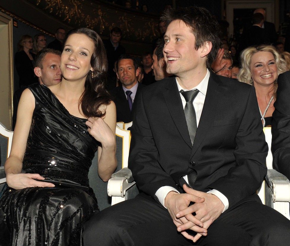 10 cặp đôi "cầu thủ - hoa hậu" nổi tiếng thế giới