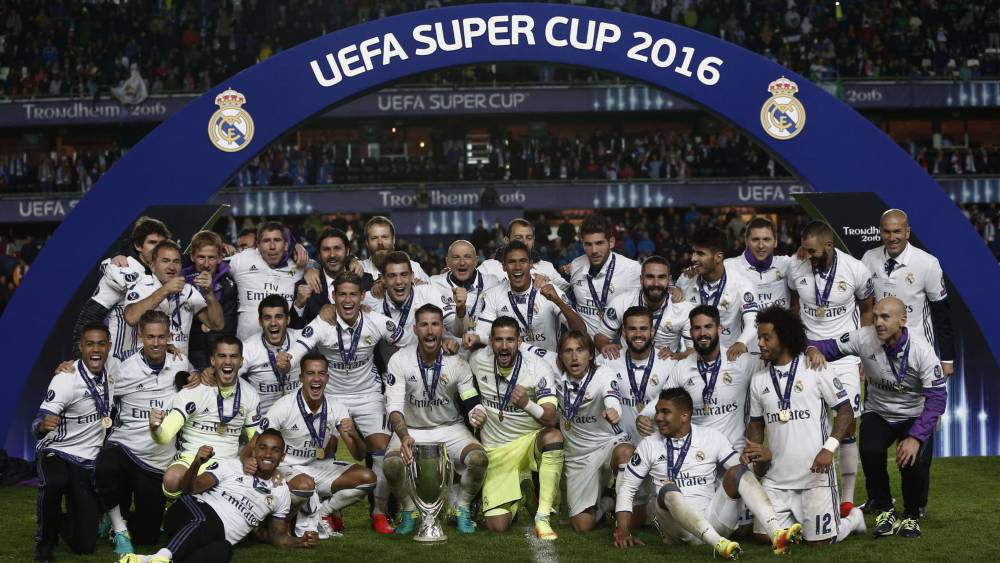 Real Madrid vui mừng bên chức vô địch Siêu Cúp Châu Âu. Real Madrid vui mừng bên chức vô địch Siêu Cúp Châu Âu.
