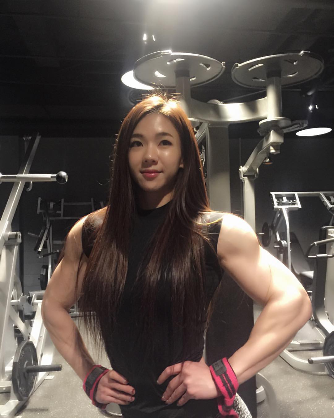 C&ocirc; g&aacute;i cơ bắp Yeon Woo Jhi.
