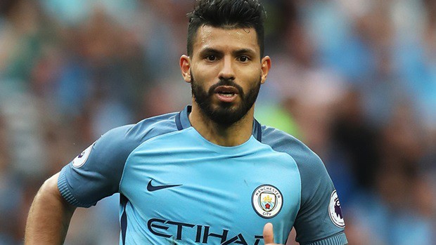 Aguero bỏ lỡ derby Manchester, Man Utd có thể mất Valencia