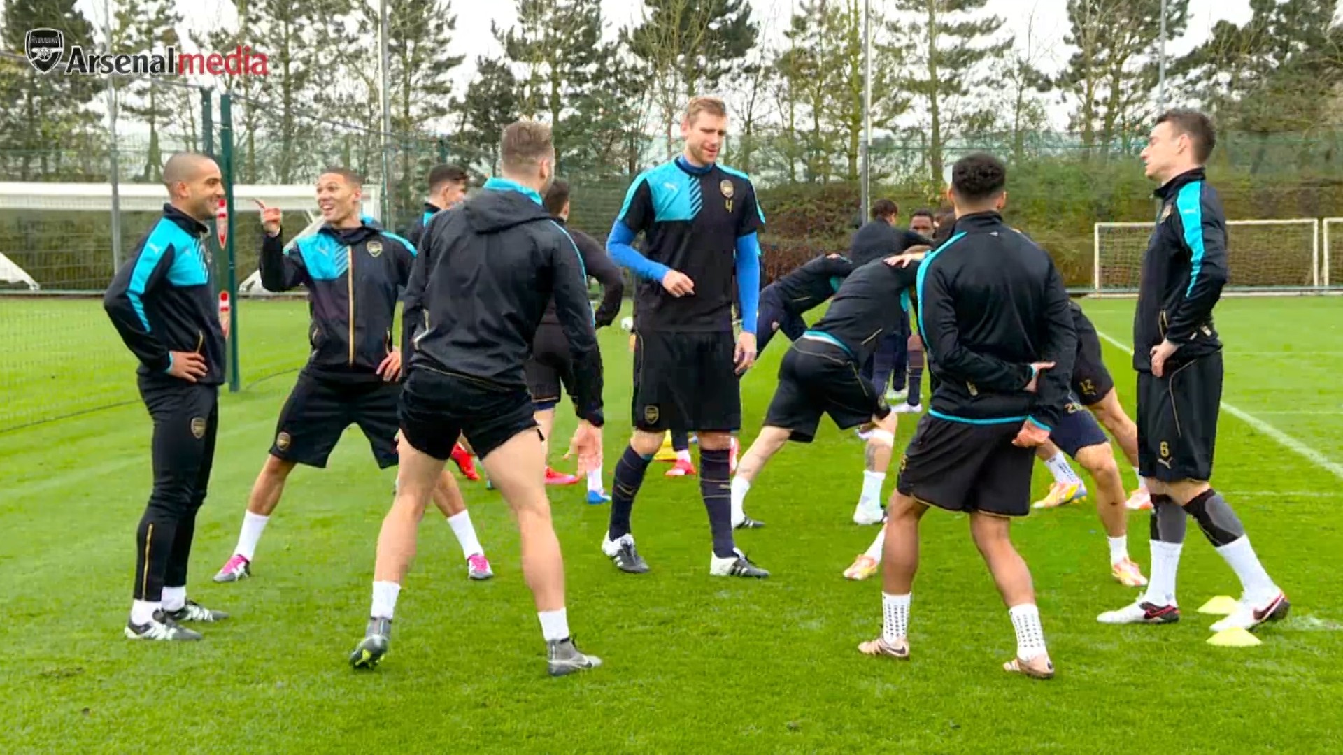 Arsenal tích cực tập luyện trước thềm gặp Olympiacos