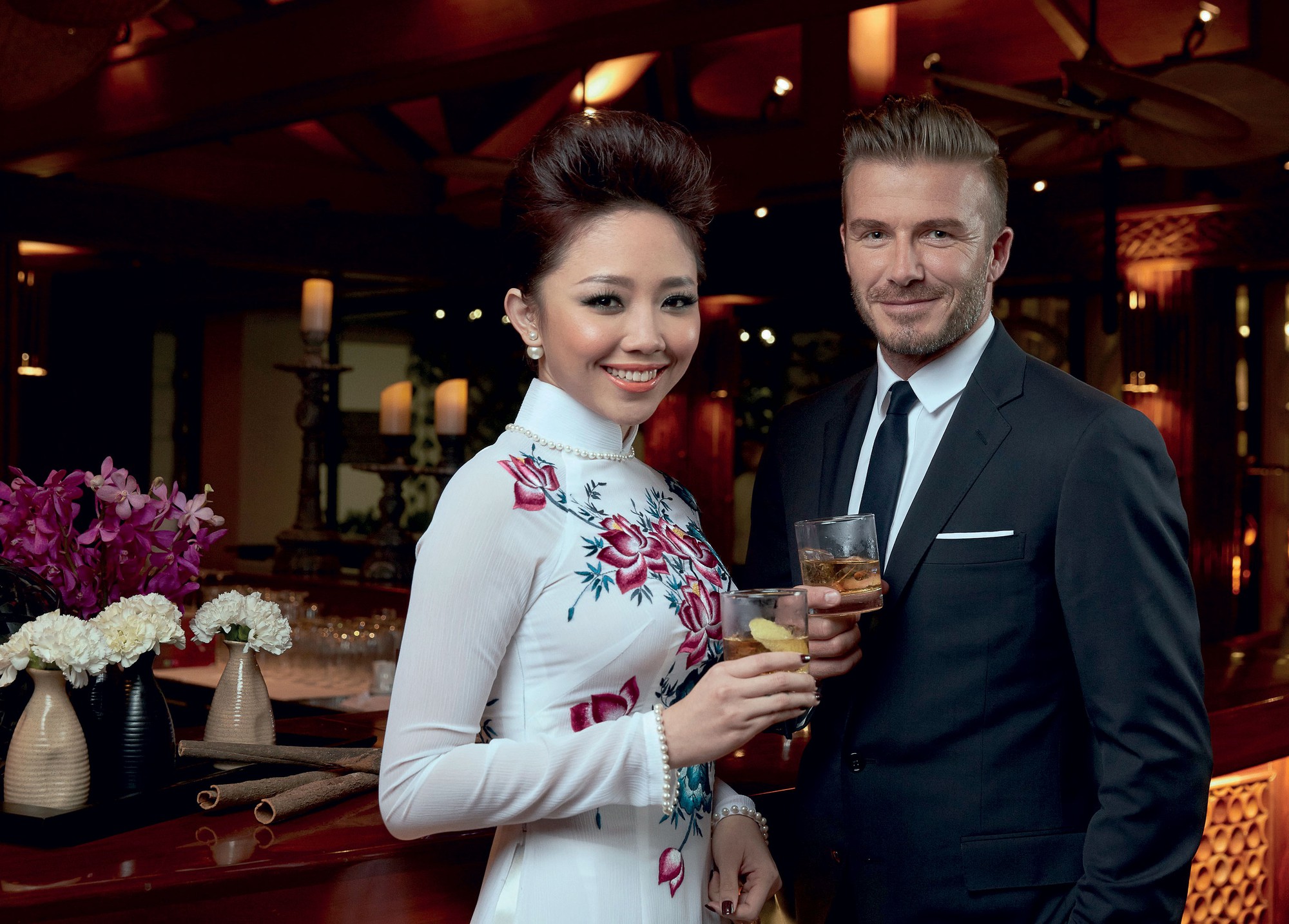 Bà Becks cho phép chồng... tiếp xúc với gái đẹp