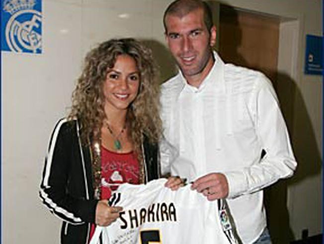 Bạn gái Pique ủng hộ Zidane?