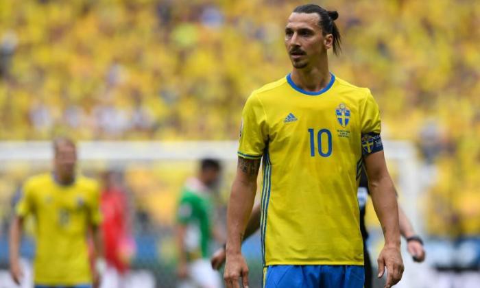 "Bayern Munich tính cướp Ibrahimovic khỏi tay Man Utd; Xứ Wales cảnh giác với Rooney"