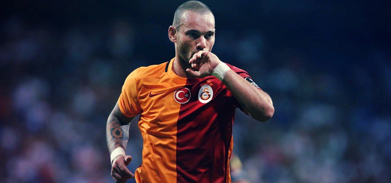 Sneijder bị phạt gần 2 triệu bảng vì... nhận nhiều thẻ vàng