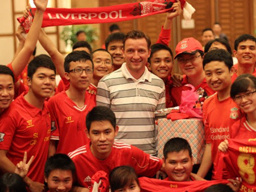 Big offline của CĐV Liverpool nhuộm đỏ CK Europa League