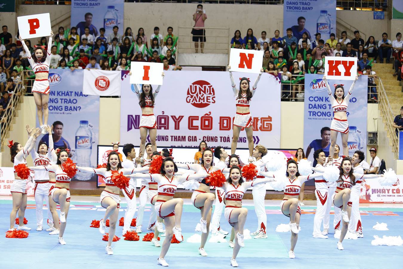 Cheerleading: Những người “thổi lửa” cho cuộc đấu