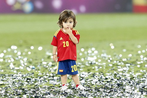 Con trai Santi Cazorla khoe kỹ năng tuyệt đỉnh trên sân Emirates