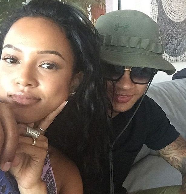 Trước Karrueche Tran, Depay chưa từng th&acirc;n mật với bất kỳ c&ocirc; g&aacute;i n&agrave;o