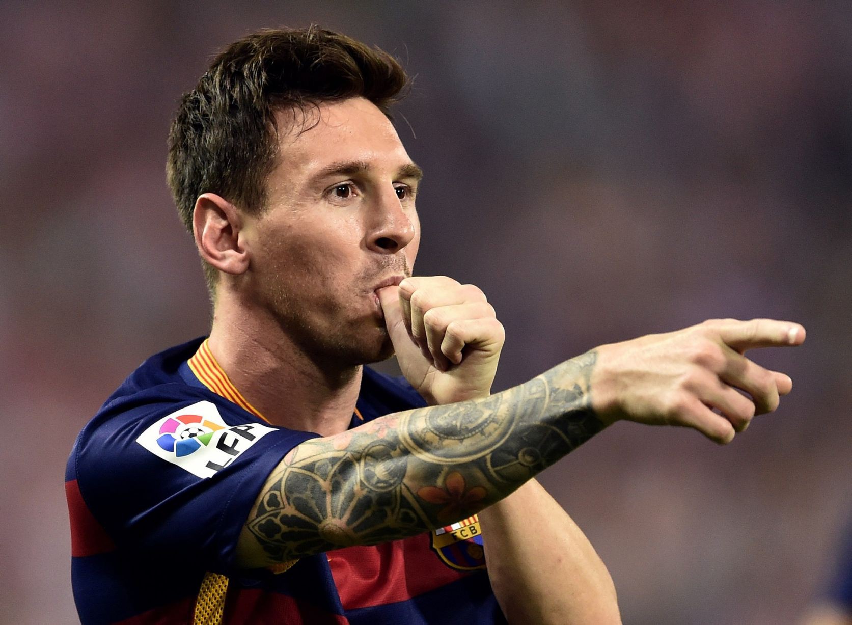 Diễn viên phim “cấp 3” quyết làm “bạn diễn” với Messi trên đất Nhật