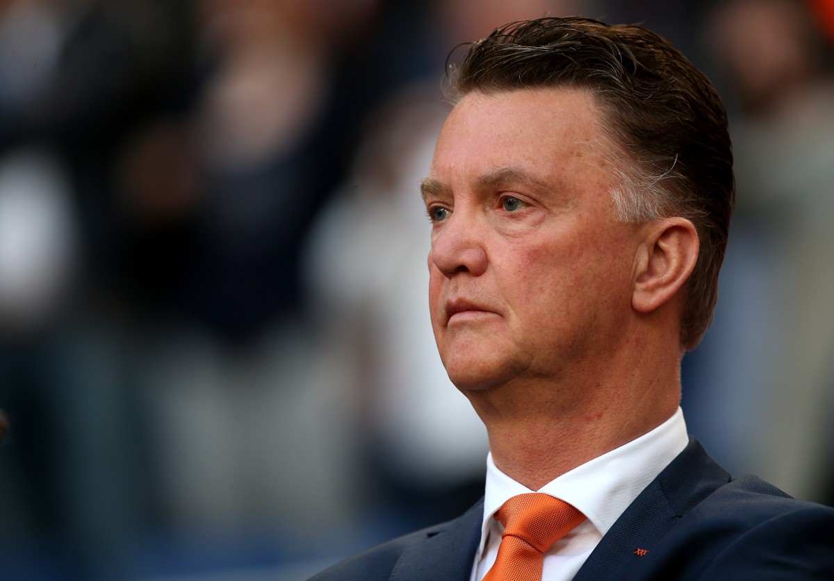 Dư luận dậy sóng, kêu gọi sa thải Van Gaal