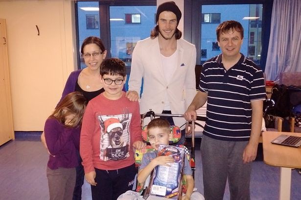 Gareth Bale gây bất ngờ cho fan nhí