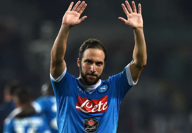 "Higuain sẽ ở lại Napoli 5 năm nữa; Liverpool muốn có Hamsik"