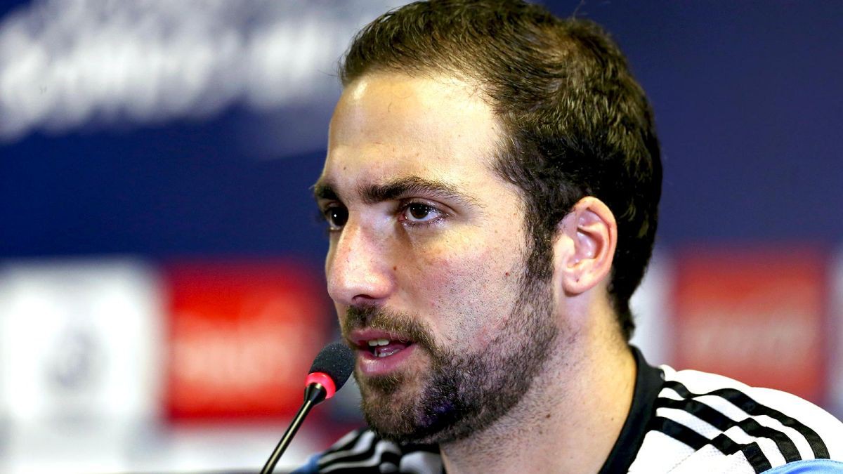 Higuain thăng hoa nhờ “học” Messi