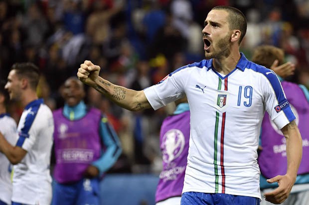 "HLV Conte phát cuồng vì Bonucci; Lewandowski muốn đến Premier League"