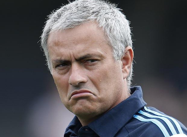 HLV Jose Mourinho: “Tết tết cái con khỉ”