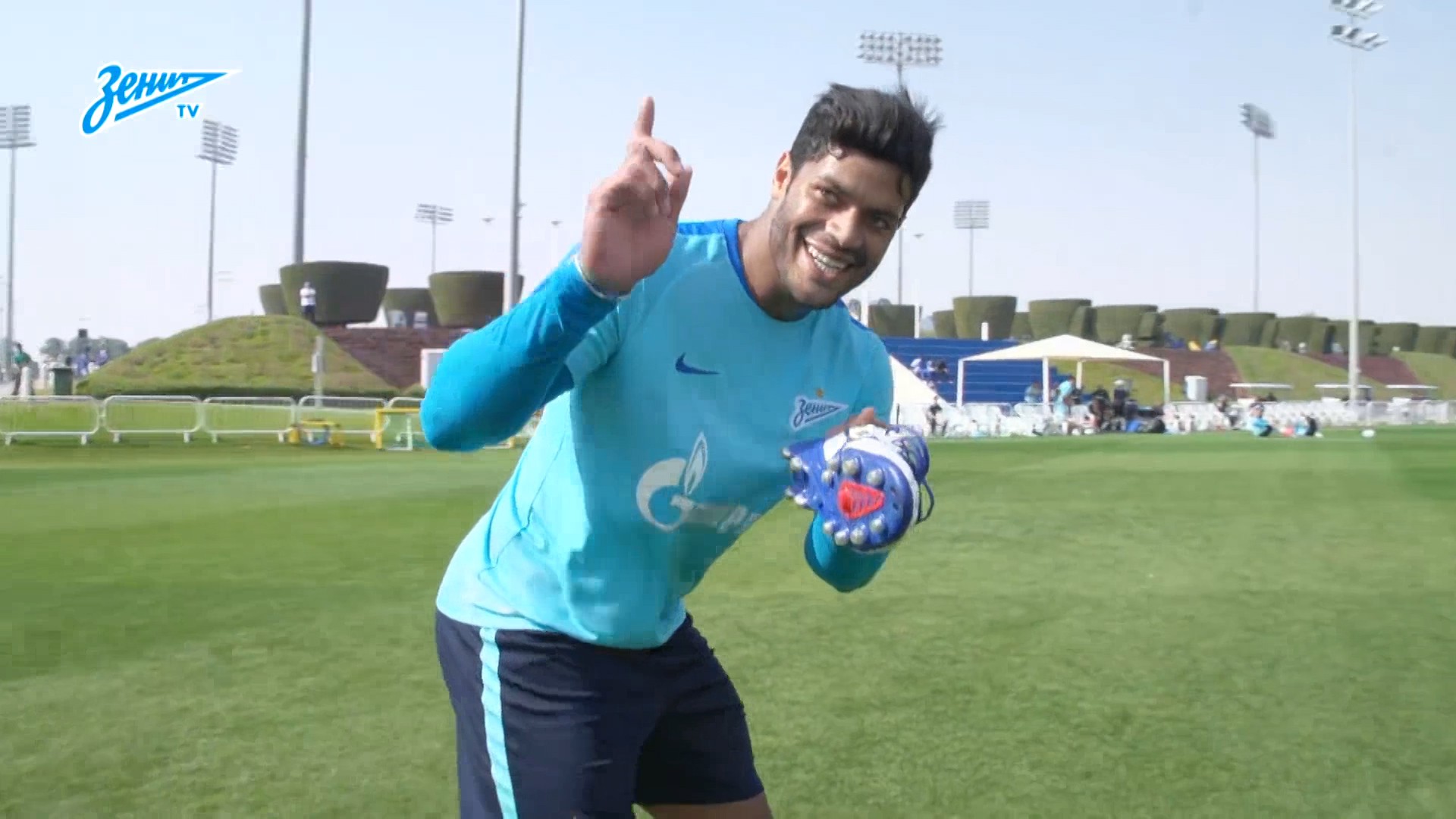 Hulk thực hiện cú sút như trong Jindo