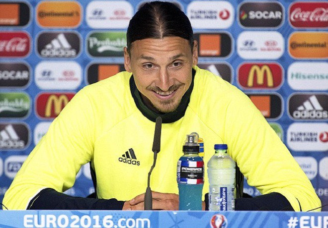 "Ibrahimovic quyết tâm tỏa sáng tại EURO; Mahrez khẳng định đang hạnh phúc tại Leicester"