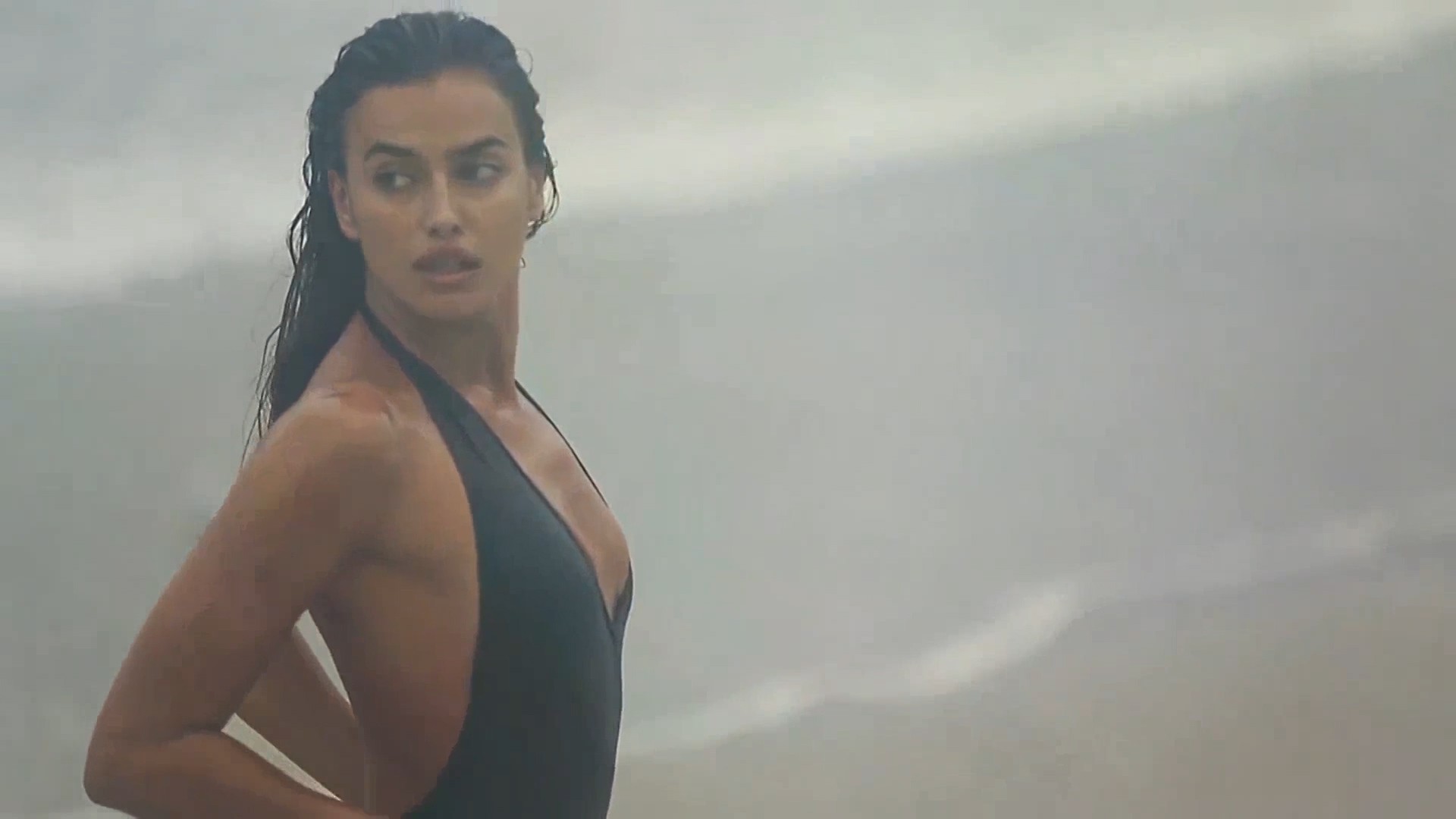 Irina Shayk quảng cáo Giáng sinh cho tạp chí Love