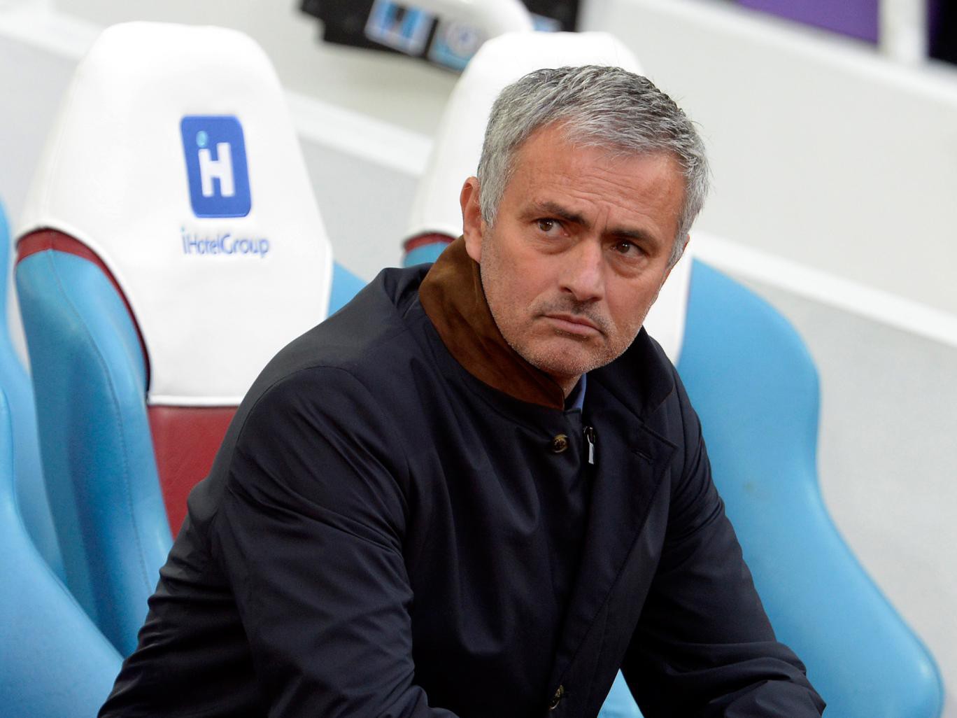 Jose Mourinho sốt ruột giục M.U trả lời