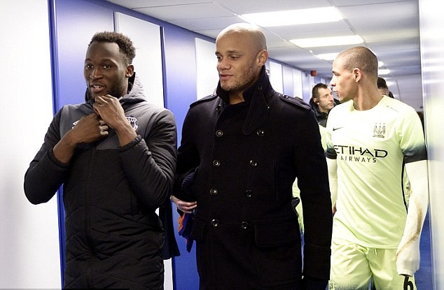 Kompany hoảng hồn vì suýt gặp tai nạn máy bay