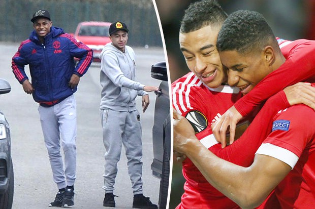 Lingard và Rashford gây sốt khi đổi xe giữa đường