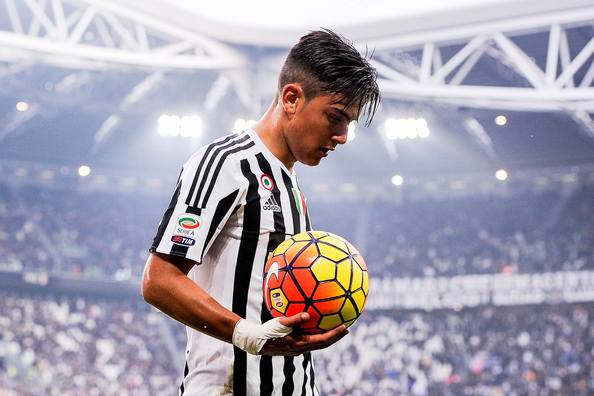 Man Utd hỏi mua “Messi mới” Dybala
