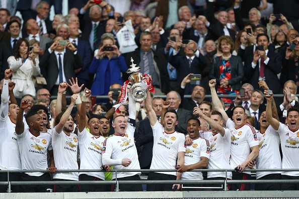 Man Utd đầy cảm xúc khi nhận cúp FA
