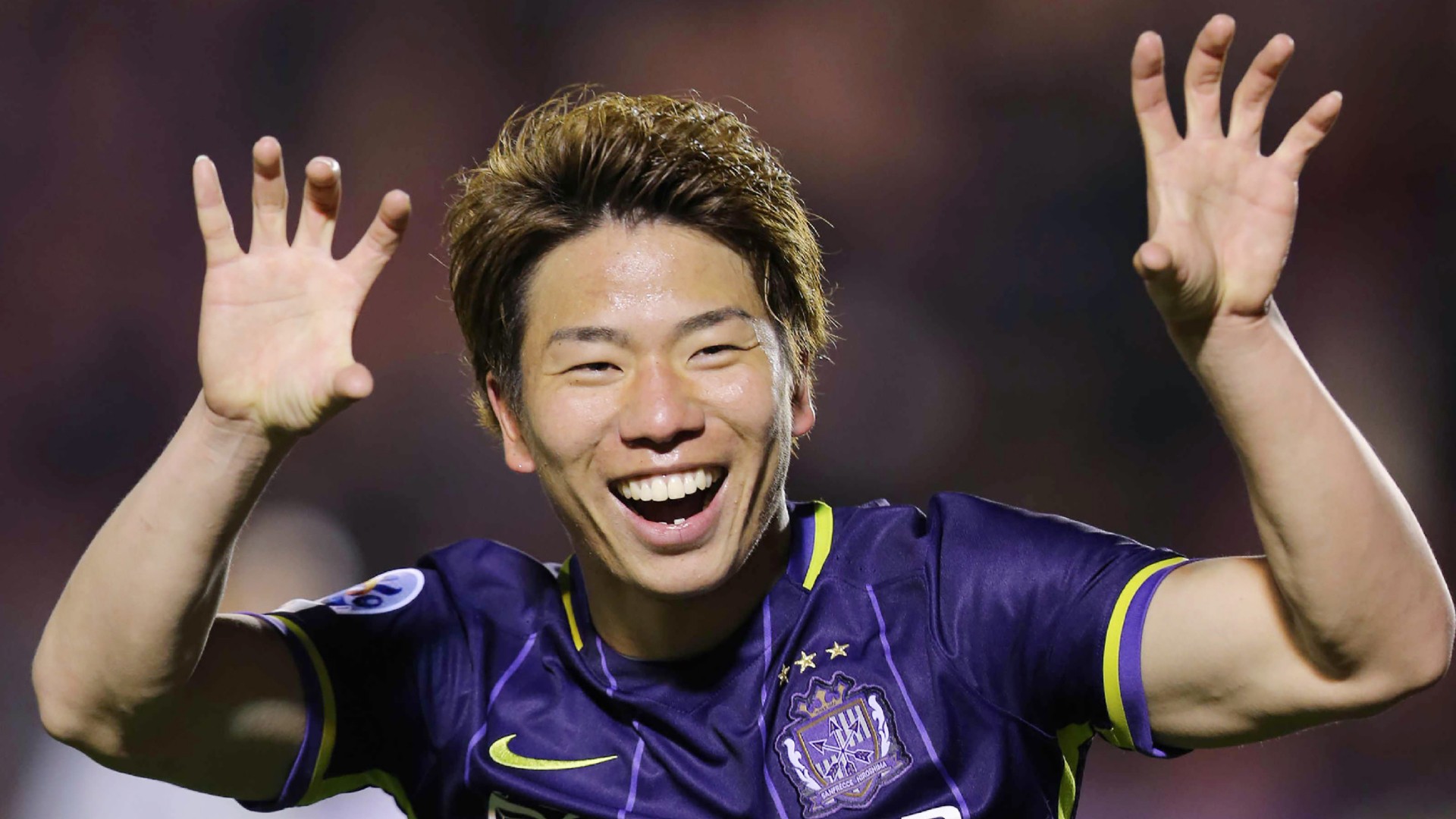 Arsenal chiêu mộ tiền đạo Nhật Bản