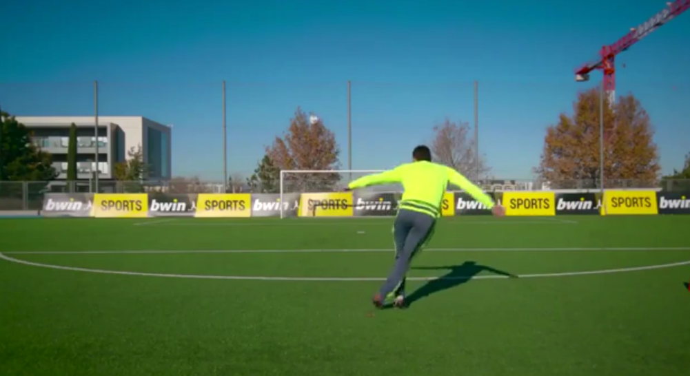 Mateo Kovacic bắn xà ngang với tuyệt chiêu rabona
