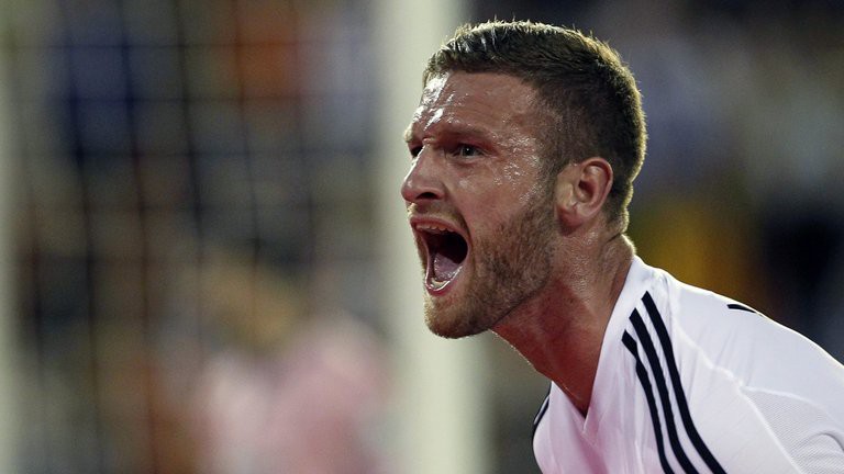 Mustafi đến Arsenal kiểm tra y tế