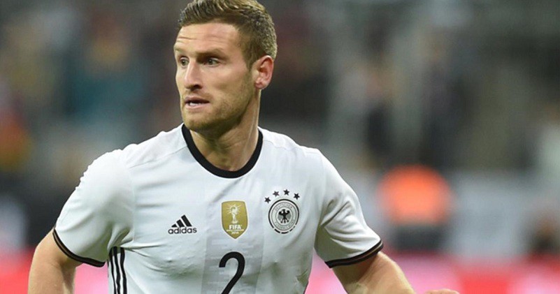 Mustafi đồng ý gia nhập Arsenal