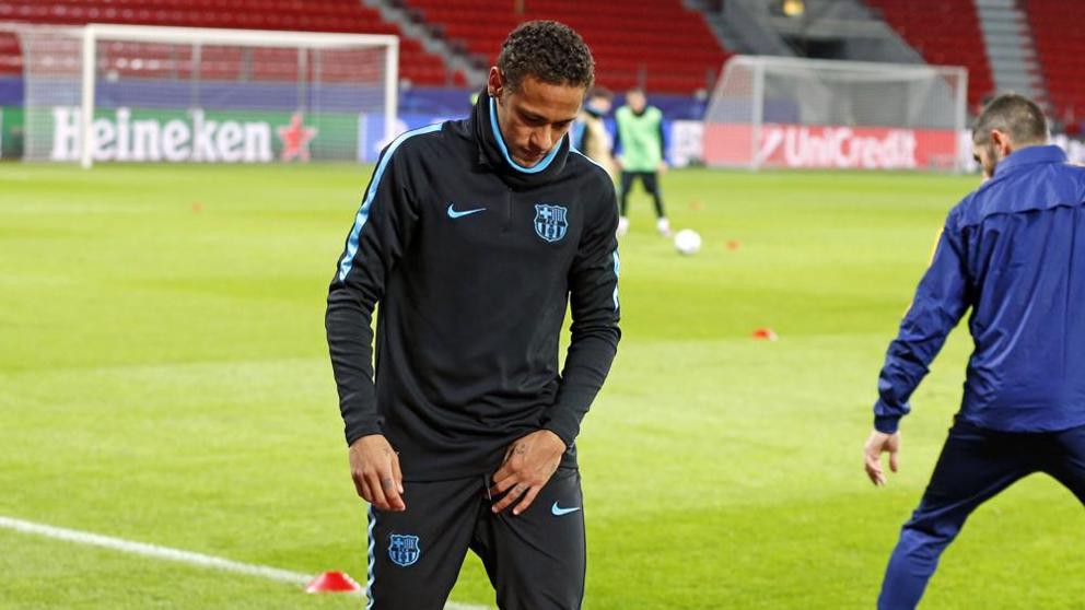 Neymar “kiệt sức” vì người đẹp?