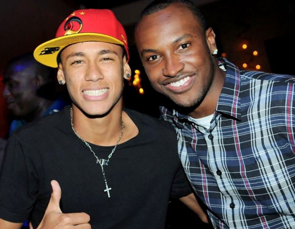 Neymar quậy tưng bừng cùng ca sĩ Thiaguinho